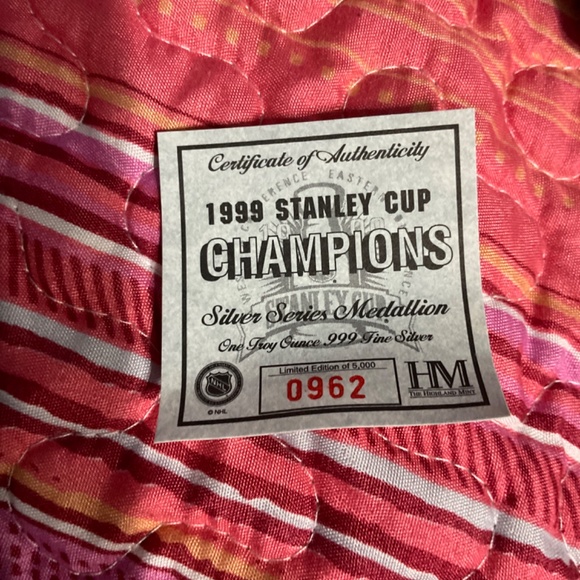 1999 Stanley Cup Champions Silver Series Medallion - Picture 2 of 4